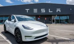 Tesla'dan radikal karar: 2 modelin üretimi durduruluyor!
