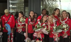 Filenin Sultanları yurda döndü! Tebriklerle karşılandılar...