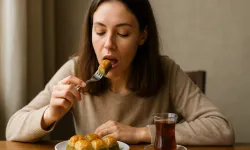 Hem çay hem baklava... İkisinde de aynı zehir!
