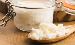 Kefir nedir?  Kefir nasıl yapılır? Kefirin faydaları nelerdir? Kefir kaç kaloridir? Diyetteyken kefir içilir mi?