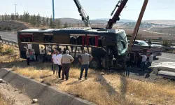 Şanlıurfa'da şoke eden kaza! Yolcu otobüsü devrildi, yaralılar var!