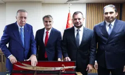 Cumhurbaşkanı Erdoğan’a Trabzonspor’dan özel Sürmene kılıcı