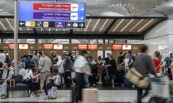 Uçak inişinde erken ayağa kalkan yolculara para cezası