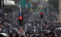 Batı Kudüs’te on binlerce Ultra-Ortodoks Yahudi zorunlu askerliği protesto etti