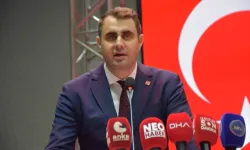 İzmir’de yeni dönem başladı: CHP İzmir İl Başkanlığı’na Çağatay Güç seçildi!