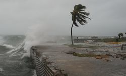 Karayipler'de Melissa Kasırgası can almaya devam ediyor