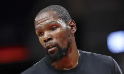 Kevin Durant 90 milyon dolarlık yeni sözleşmeye imza attı