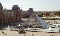 Louvre Müzesi'nde yine bir skandal!