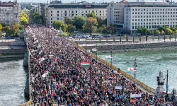 Macaristan’da Orban ve Magyar arasında seçim öncesi güç gösterisi