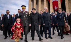 Ankara’nın başkent oluşunun 102. yılı Anıtkabir’de kutlandı: Törende dikkat çeken anlar