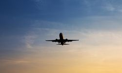 Uçakta ani irtifa kaybı: Yolcular hastaneye kaldırıldı