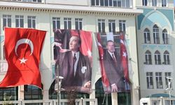 Okullara milli bayramlarda Erdoğan posteri asılması talimatı verildi