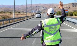 Trafik polisinden sürücülere uyarı: Önceliğimiz hayat güvenliği!