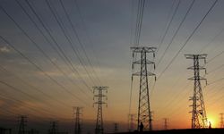 Türkiye'de ortalama bir ev yılda ne kadar elektrik harcar? 4 bin kWh sınırı aşılıyor mu, tüketimi ne etkiler?