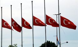 10 Kasım'da bayraklar neden yarıya indirilir? Bayrak ne zaman yarıya indirilir, saygı duruşu kaç dakika?