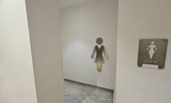 AVM'nin kadınlar tuvaletinde skandal görüntü: İçerideki kadını gizlice çekti!