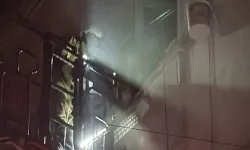 Beyoğlu'nda bodrum katta yangın: 4 kişi mahsur kaldı