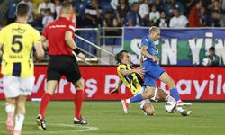 Çaykur Rizespor Fenerbahçe karşısında ilk yarıyı 2-0 önde kapattı
