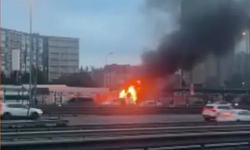 Cevizlibağ’da korkutan yangın! İş makinesi alev topuna döndü