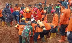 Endonezya'da felaket büyüyor: Can kaybı 30’a yükseldi