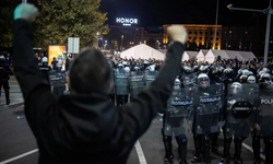 Başkent savaş alanına döndü! 16 kişinin ölümü Sırbistan'ı karıştırdı...