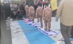 İran'da kutlamalar: İsrail ve ABD bayrakları ayaklar altında çiğnendi!