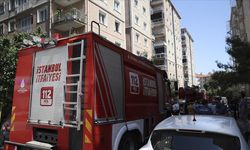 Küçükçekmece’de elektrik kabloları patladı! Alevler araçlara sıçradı