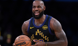 NBA'de rekor gecesi: Lakers forması giyen LeBron James başrolü oynadı