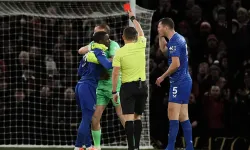 Manchester United-Everton maçında şok anlar: Takım arkadaşına tokat attı