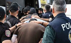 Mersin'deki yasa dışı bahis operasyonunda 17 tutuklama: 7,6 milyar liralık para trafiği deşifre edildi