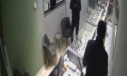 Ordu'da 5 kilo altının çalındığı kuyumcu soygunu güvenlik kamerasına yansıdı