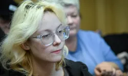 Rusya’da savaş karşıtı şarkı söyleyen genç müzisyen üçüncü kez hapse mahkum edildi