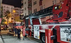Samsun'da 7 katlı binada yangın! Çatı katı alevlere teslim oldu: Vatandaşlar tahliye edildi