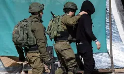 Soykırımcı İsrail Batı Şeria'ya baskın düzenledi! Sağlık ekibi gazla vuruldu: 12 Filistinli gözaltında