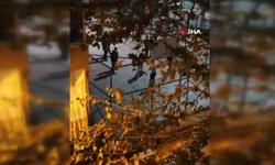 Sultangazi’de parkta gençlerin kavgası kameraya yansıdı