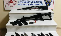 Van'da ruhsatsız silah operasyonu! Özel harekat o eve girdi: 5 tabanca ve tüfekler ele geçirildi