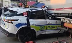 SON DAKİKA: Manisa'da trafik polis aracı TIR'a çarptı: 1 polis şehit