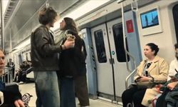 Ankara metrosuna genç çiftin dansı damga vurdu