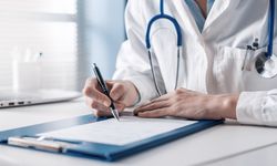 Yeni yönetmelik yayımlandı! Sağlıkta reklam kuralları baştan yazıldı