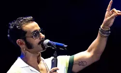 Gökhan Türkmen'den konsere damga vuran sözler: "Böyle rezil bir mekan olamaz, leşsiniz!"