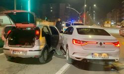 Alkollü sürücü adeta yakalanmaya çalıştı: Çarptığı makam aracı, yok artık dedirtti!