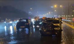 Eyüpsultan’da sağanak sonrası zincirleme kaza paniği: 2 yaralı