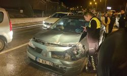 Işığı bekleyen araçlara çarpan sürücü zincirleme kazaya yol açtı