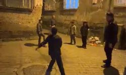 Sur’da bu kez silah değil neşe sesleri: Polis ve çocukların oyunu yürekleri ısıttı