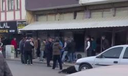 Eşini, kızının yanında öldürüp kaçtı!