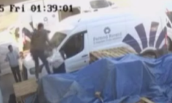 Adana’da sokak ortasında kanlı kavga kamerada