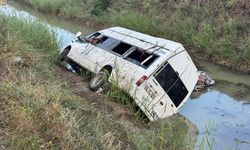 Adana’da tarım işçilerini taşıyan minibüs kanala uçtu! Çok sayıda yaralı var