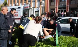 Boşanma duruşmasından çıkıp eşini sırtından bıçakladı