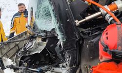 Feci kaza: Yolcu otobüsü ve tır birbirine girdi!