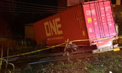 Aydın’da korkunç kaza! Tır raylara uçtu: Sürücü hayatını kaybetti